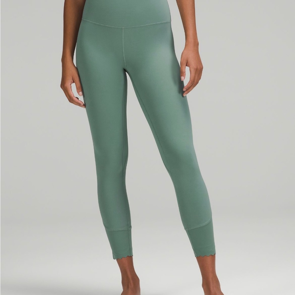 NWOT Lululemon Align Scalloped Hem High-Rise Pant 25” Size 2 SOLD OUT Online